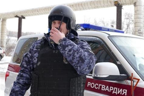 В Шахтах женщина в возрасте 62 лет задержана за повреждение автомобиля соседки ножницами