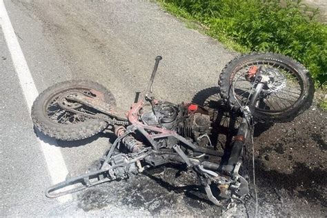 Жесткое столкновение на Алтае: мотоциклист получил серьезные травмы