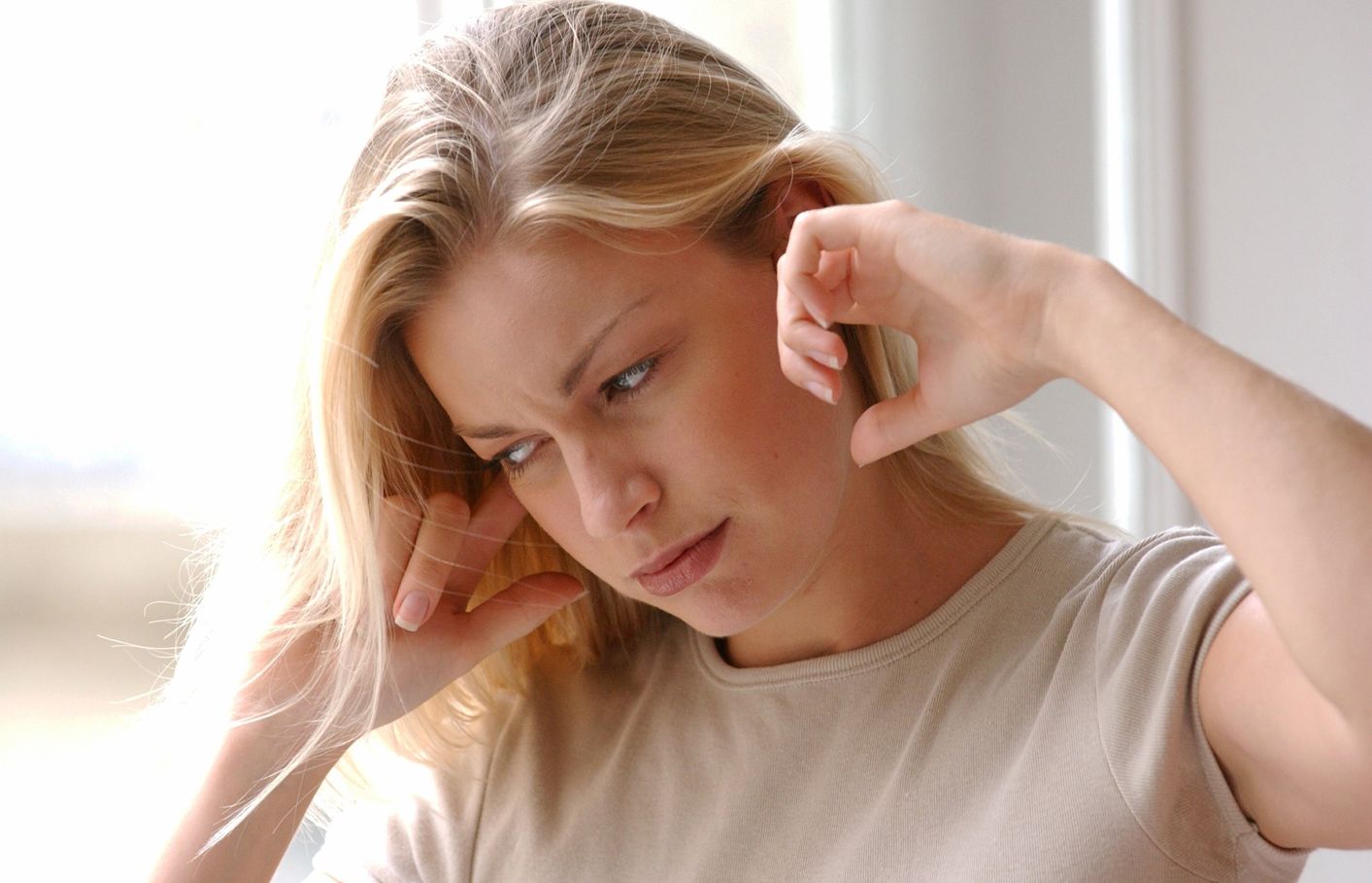 Болит голова обезболивающие не помогают закладывает уши