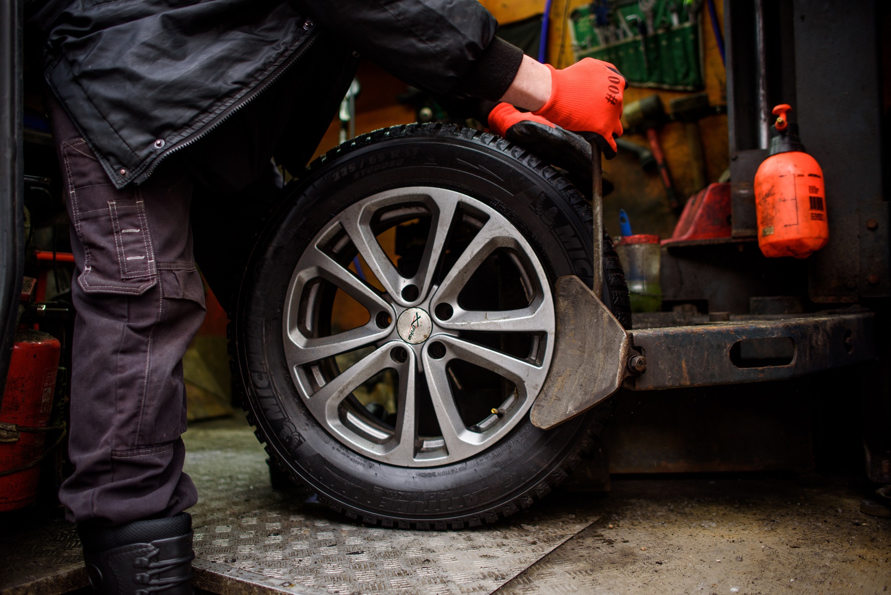 Мобильный шиномонтаж Ташкентская: помощь на дороге